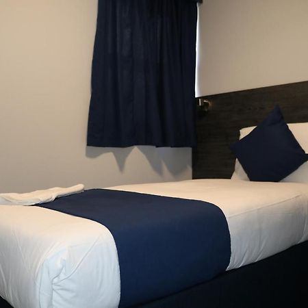 Blue Sapphire Hotel Ilford Bagian luar foto