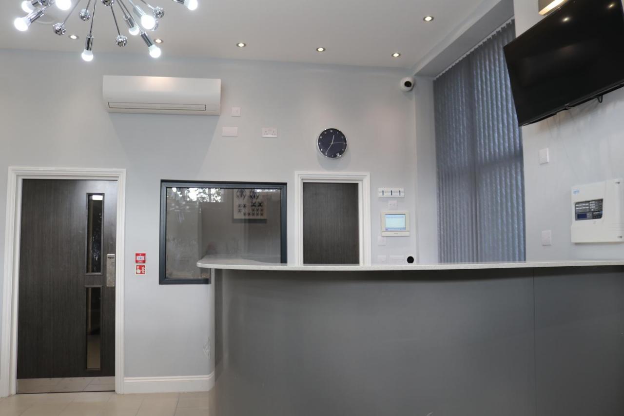 Blue Sapphire Hotel Ilford Bagian luar foto
