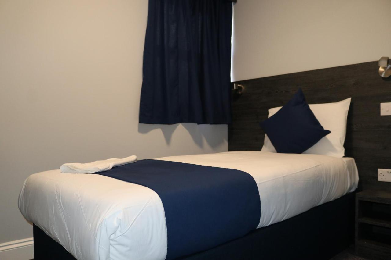 Blue Sapphire Hotel Ilford Bagian luar foto