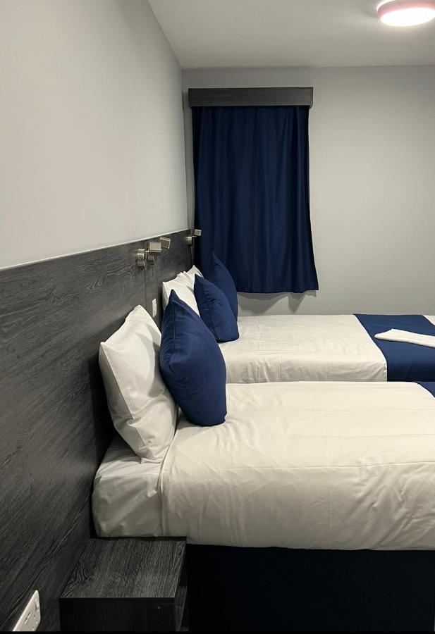 Blue Sapphire Hotel Ilford Bagian luar foto