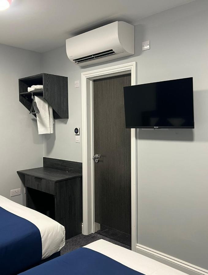 Blue Sapphire Hotel Ilford Bagian luar foto